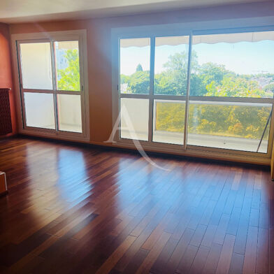 Appartement 5 pièces 1235 €