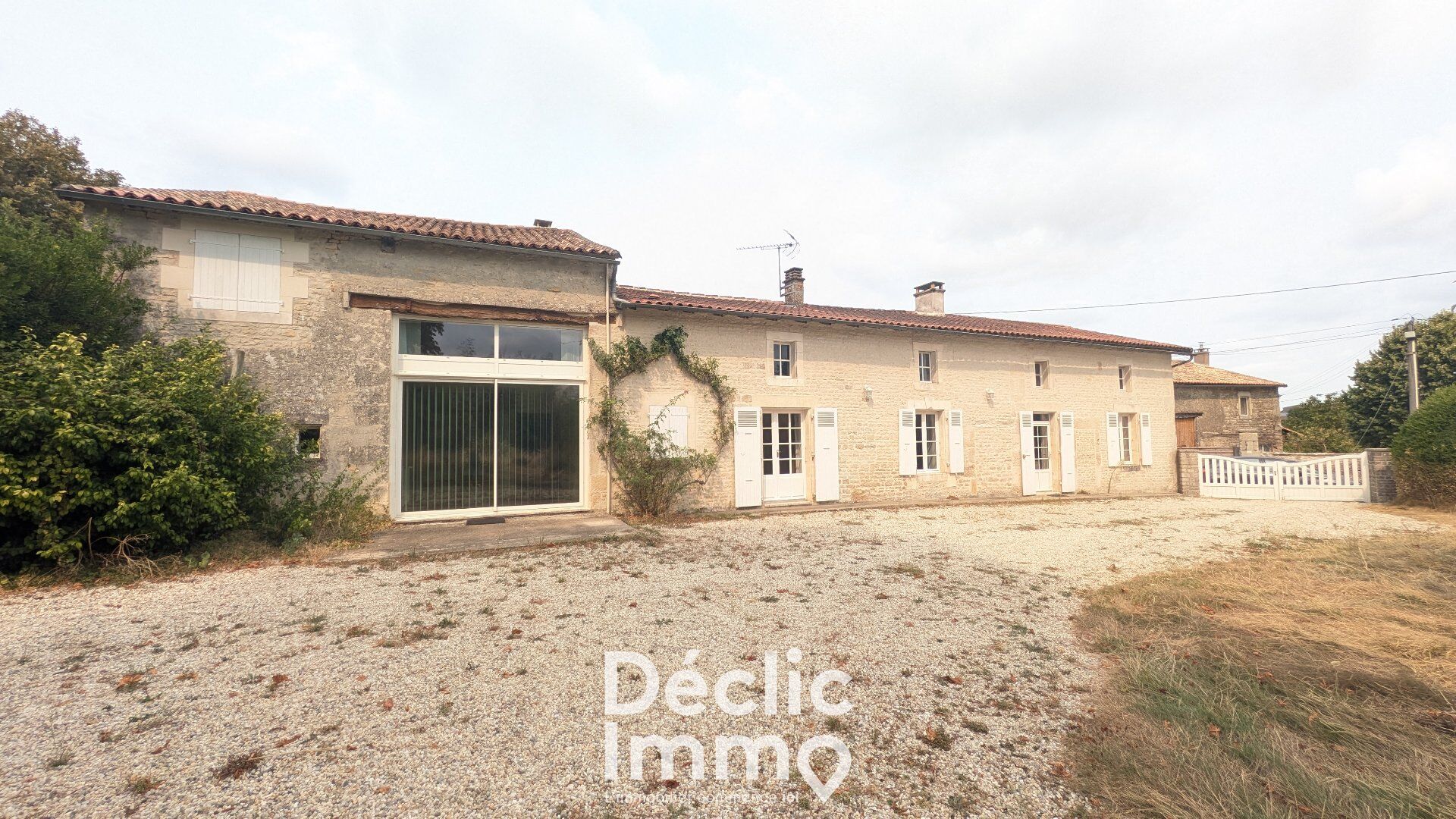 Villa / Maison  T6 à vendre Theil-Rabier 16240