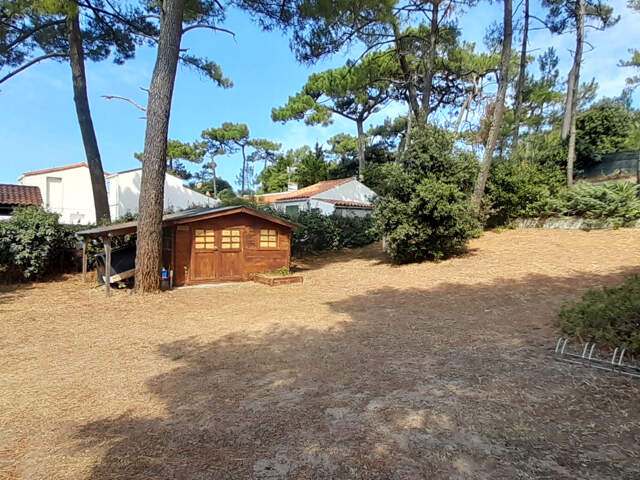 TERRAIN CONSTRUCTIBLE PROCHE CENTRE ET PLAGE — photo du bien
