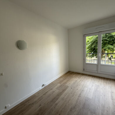 Appartement 3 pièces 740 €