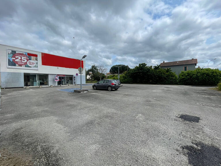 Local commercial Verniolle 800 m2 — photo 1