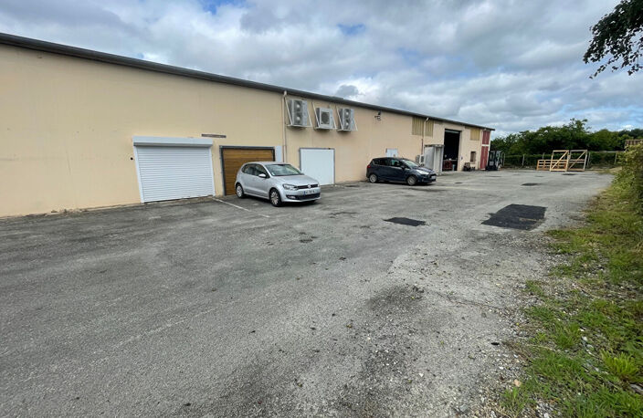 Local commercial Verniolle 800 m2 — photo 2