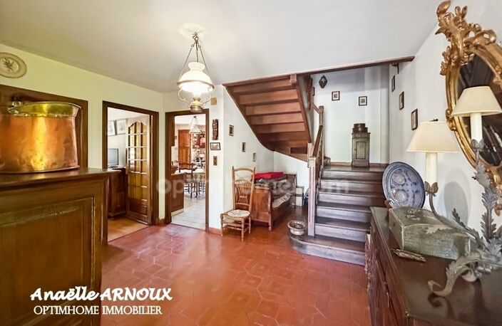 Villa provençale authentique avec grand terrain dont une partie boisée, piscine, terrasse et garage — photo 4
