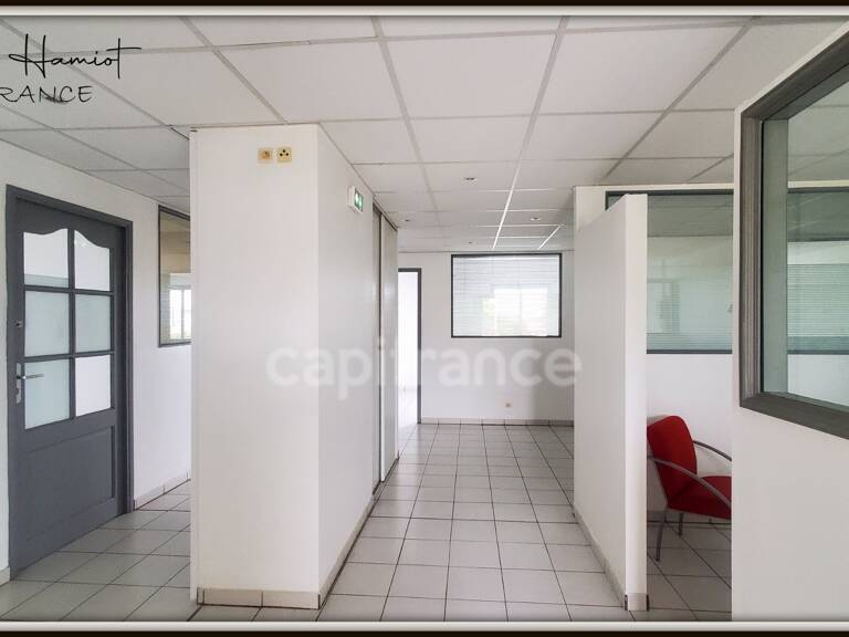 Local professionnel 11.20m² - Lamentin Place d'Armes — photo 1