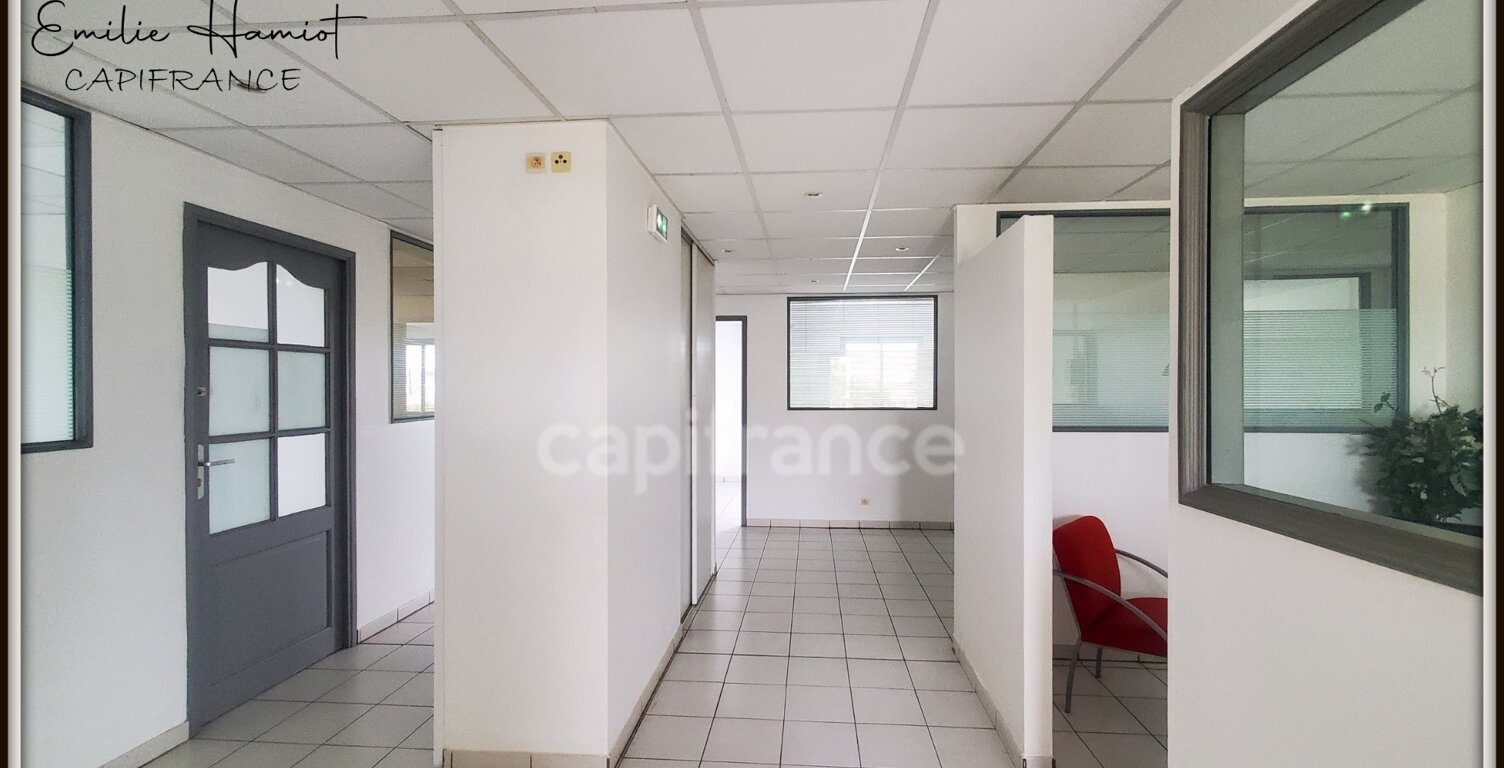 Local professionnel 11.20m² - Lamentin Place d'Armes — photo 1