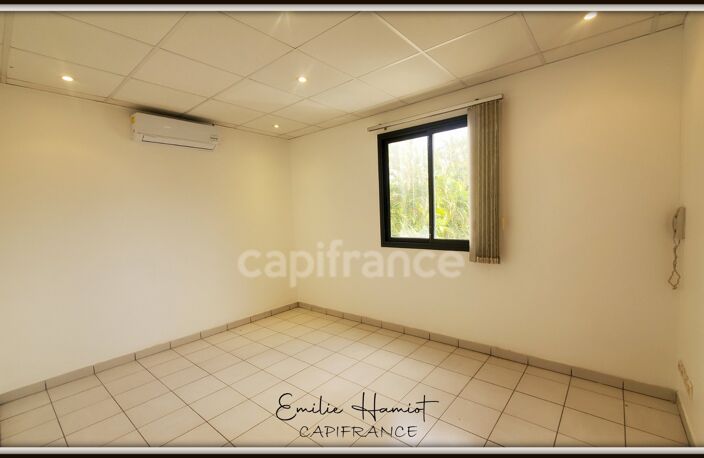 Local professionnel 11.20m² - Lamentin Place d'Armes — photo 2