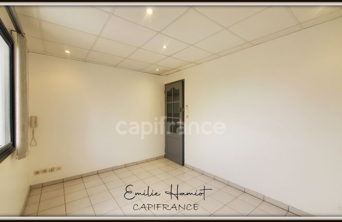 Local professionnel 11.20m² - Lamentin Place d'Armes — photo 3