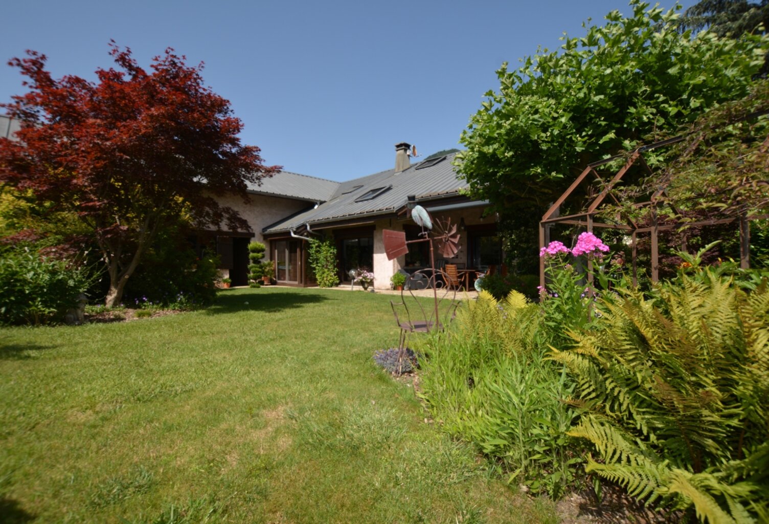 ALBERTVILLE (73) Terrain 8311 m2 - Maison de 189 m2 - Hangars/Garages de 178 m2 — photo 1
