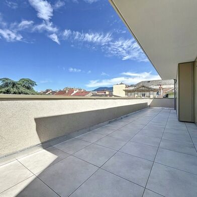 Appartement 4 pièces 676000 €