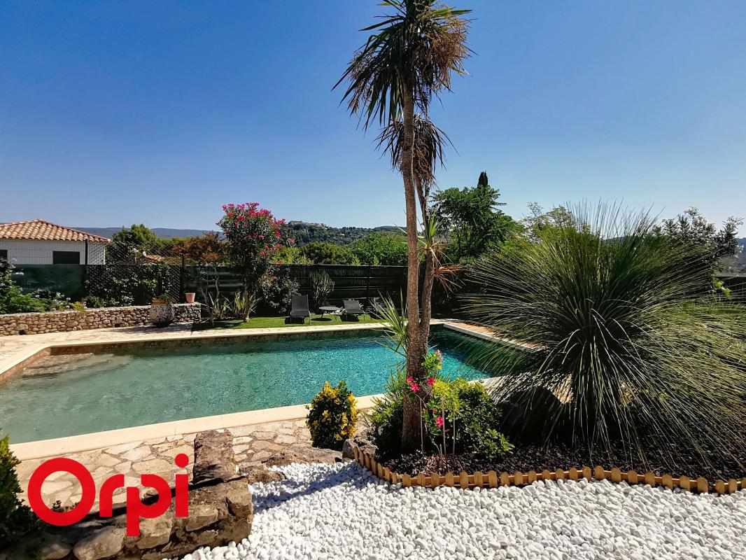 Photo À vendre - Belle maison familiale avec piscine, à deux pas du coeur du village de la Cadière d'Azur image 2/4