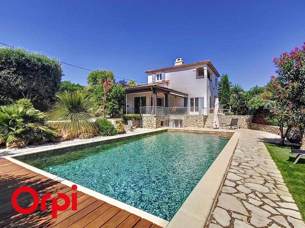 Photo À vendre - Belle maison familiale avec piscine, à deux pas du coeur du village de la Cadière d'Azur image 3/4