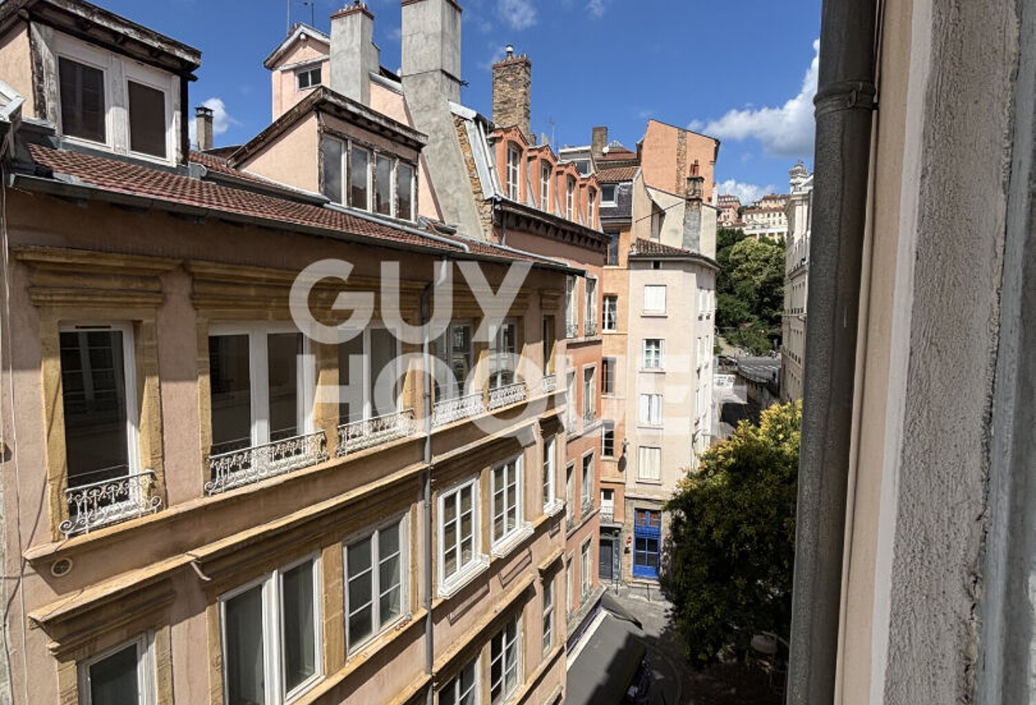 LYON 1 - PROCHE  PLACES SATHONAY FERNAND REY — photo 1