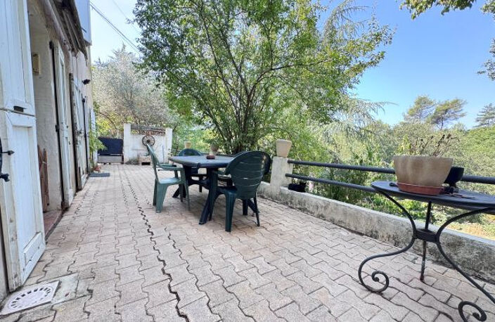 APPARTEMENT T5 EN REZ DE VILLA AVEC TERRASSE ET PISCINE A VE — photo 2