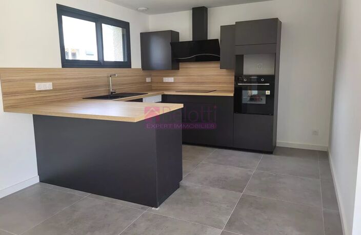 Villa type 5  113 m²  PINS-JUSTARET — photo 3