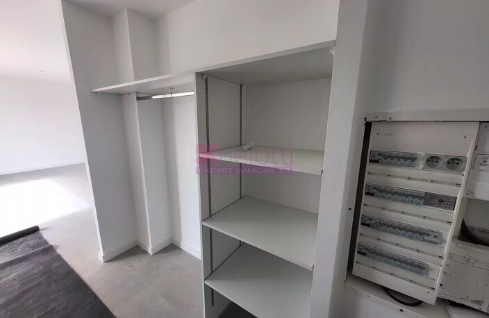 Villa type 5  113 m²  PINS-JUSTARET — photo 5