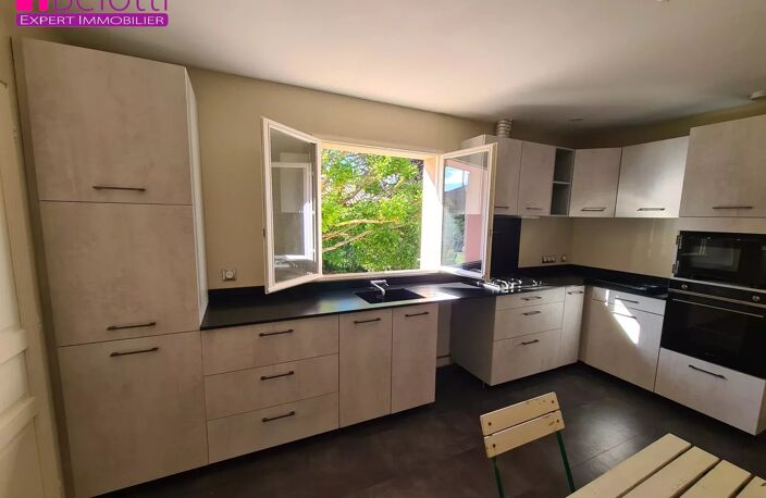 T5 de plain-pied avec garage et piscine — photo 2