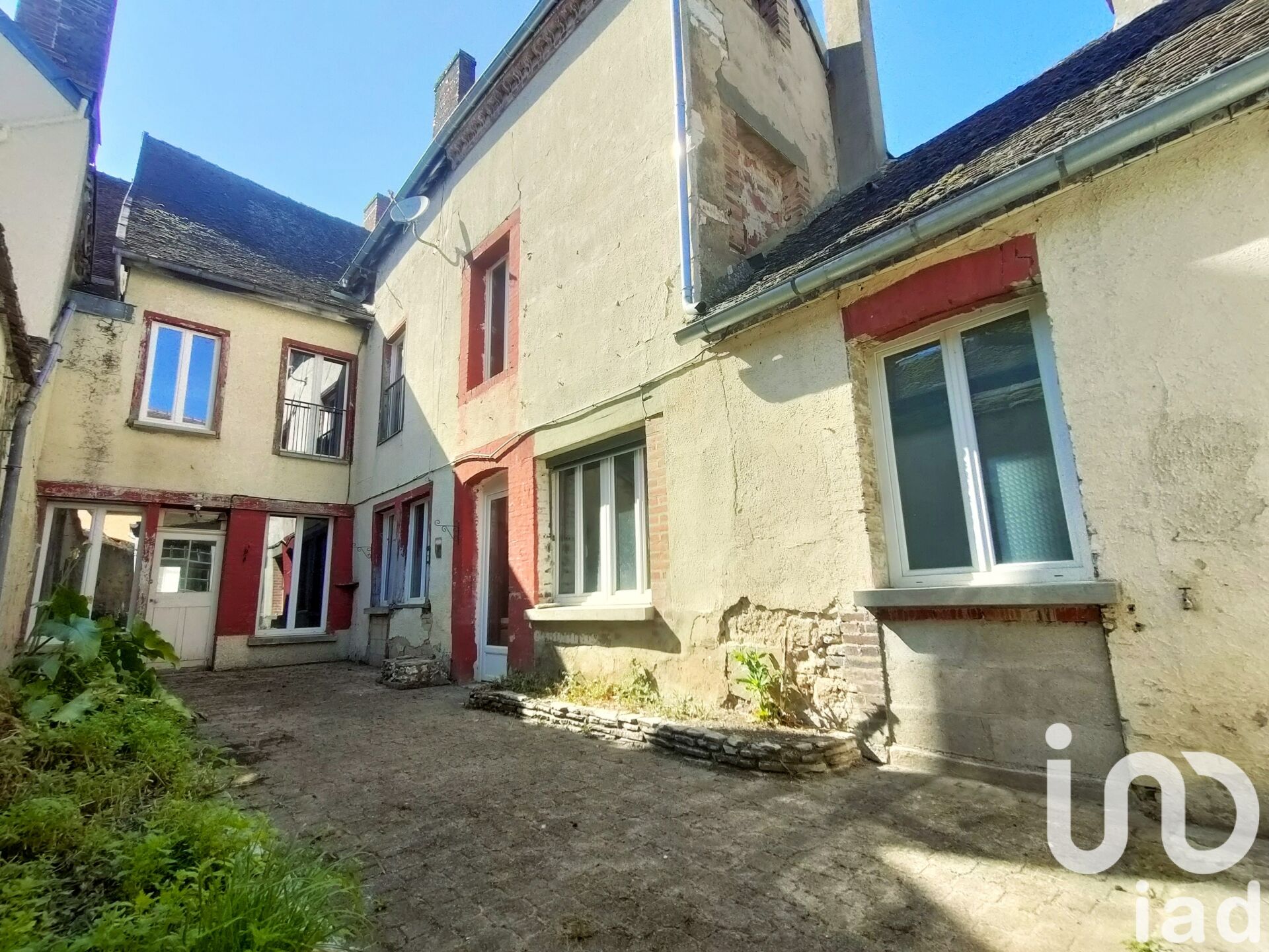 Villeneuve-L-Archeveque - 170m² - 8p. - 4ch.