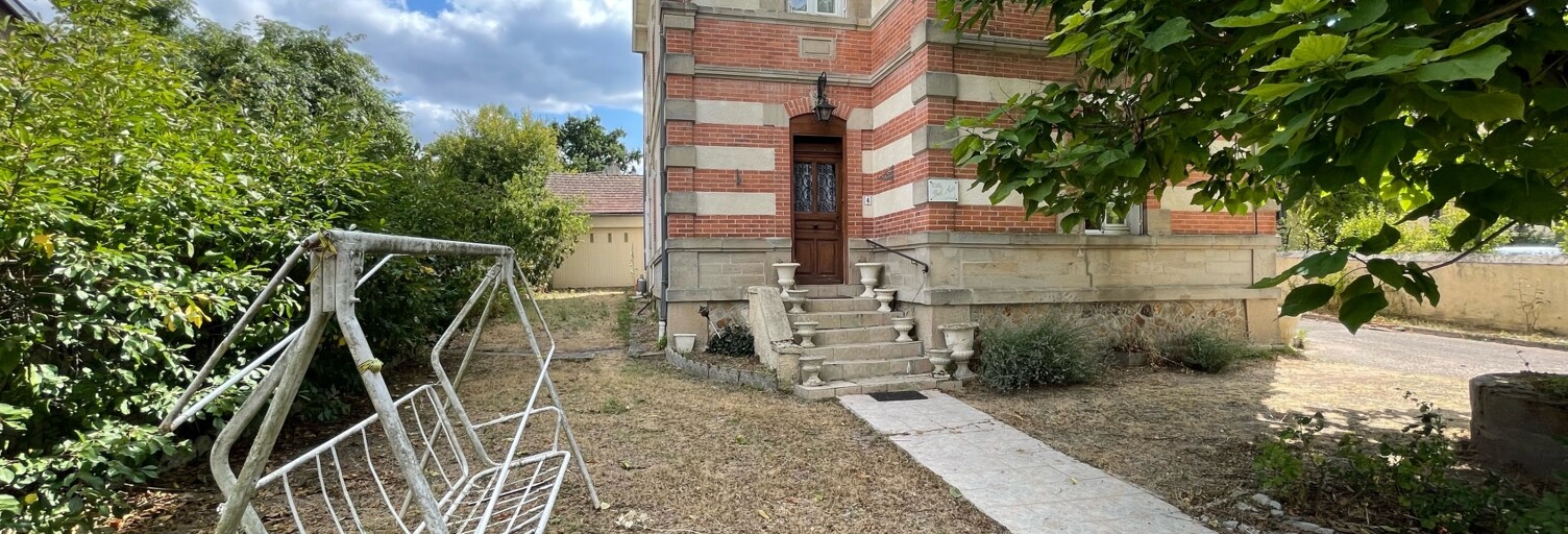 Maison 10 Pièces 315 m² à vendre à Bourbon-l'Archambault (03160)