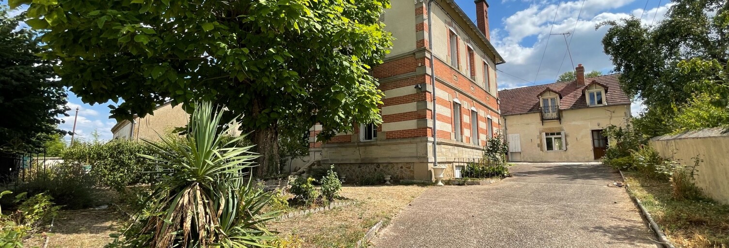 Maison 10 Pièces 315 m² à vendre à Bourbon-l'Archambault (03160)
