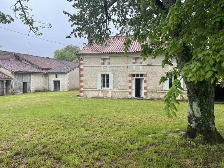 Maison en pierre de 4 pièces principales — photo 1