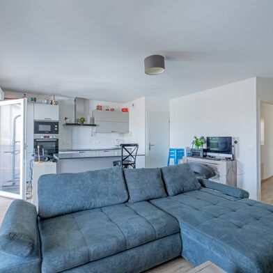 Appartement 4 pièces 303688 €