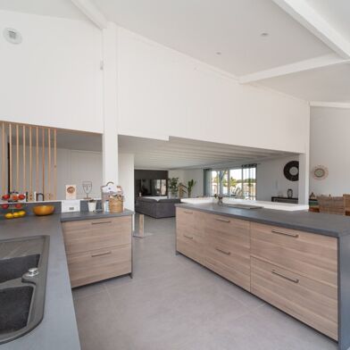 Maison 6 pièces 617730 €