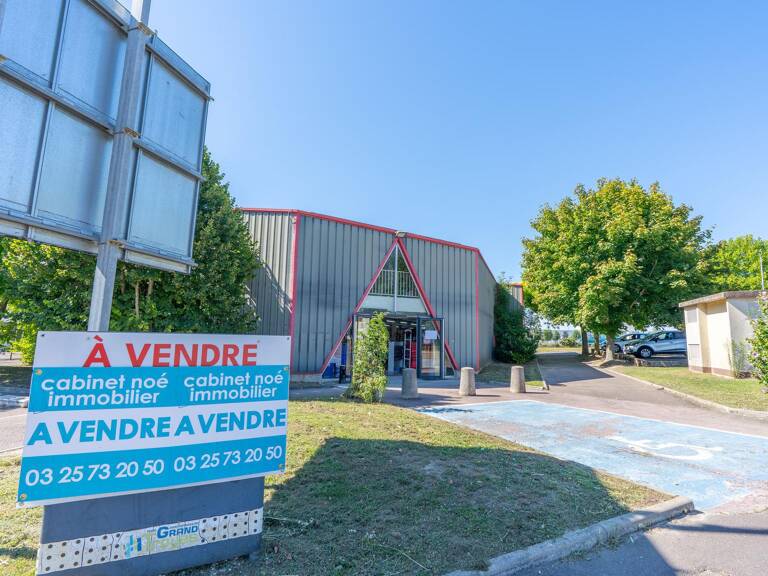 Commerce  960 m² — photo 1