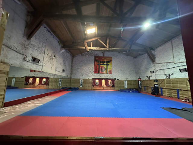 Grand local commercial  d'une surface de 300M2. — photo du bien