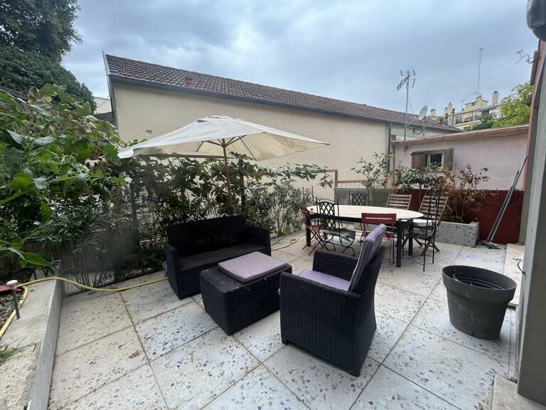 3 Pièces /Rez-de-jardin avec extérieur de 40m2 à deux pas du cen — photo 1