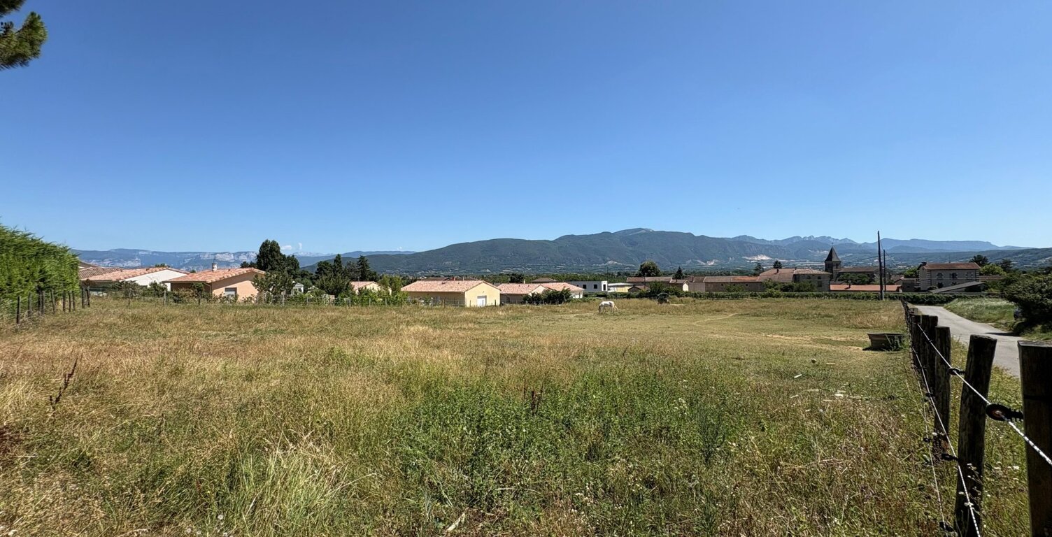 Terrain constructible 5 084 m²  Libre constructeur  Saint — photo 1