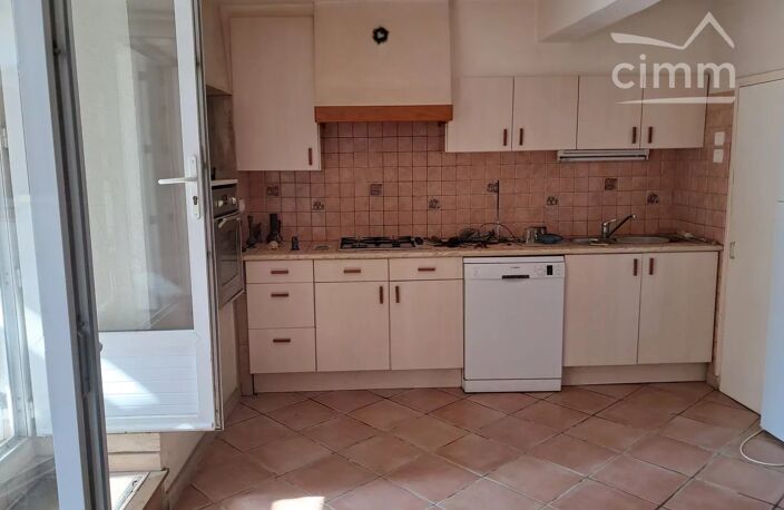 a vendre maison de village rénovée avec grande cour — photo 4