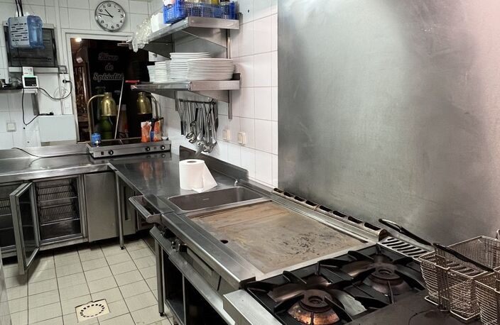 BAR-RESTAURANT DANS VILLE TOURISTIQUE — photo 4