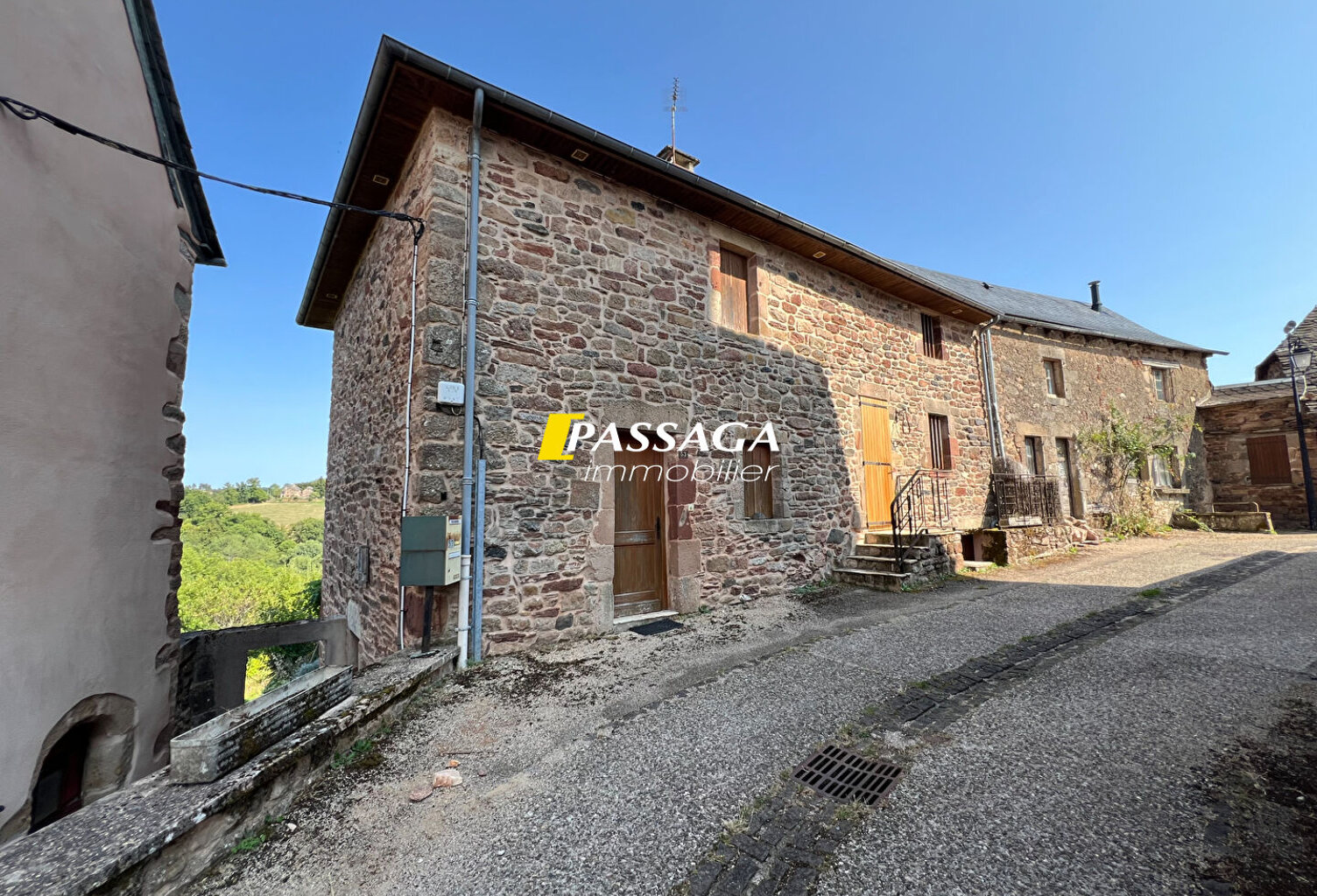 A VENDRE - Maison comprenant deux logements caves et jardins - LASSOUTS — photo 1