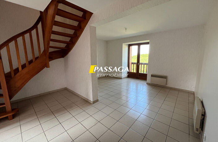 A VENDRE - Maison comprenant deux logements caves et jardins - LASSOUTS — photo 3