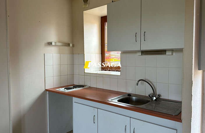 A VENDRE - Maison comprenant deux logements caves et jardins - LASSOUTS — photo 5