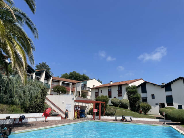 A vendre studio lumineux avec vue sur la Rhune — photo du bien