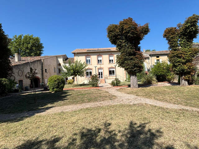 Maison de Maître avec dépendances, parc & piscine   Labastide-d’Anjou — photo du bien