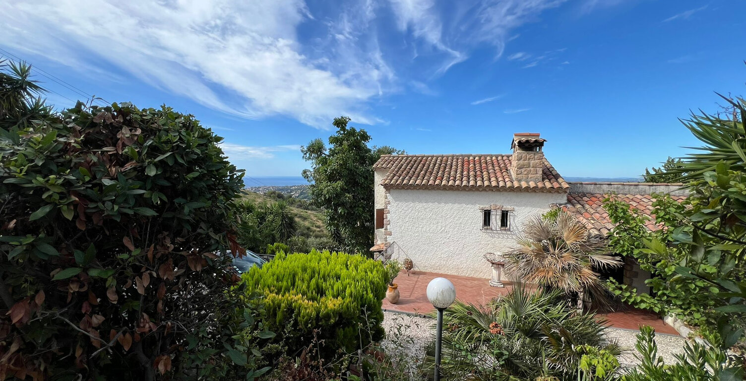 Aspremont   Vue mer et montagnes — photo 1