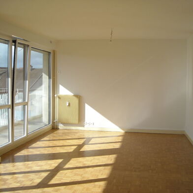 Appartement 5 pièces 750 €