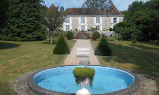 Maison 9 Pièces 333 m² à vendre à Nontron (24300)