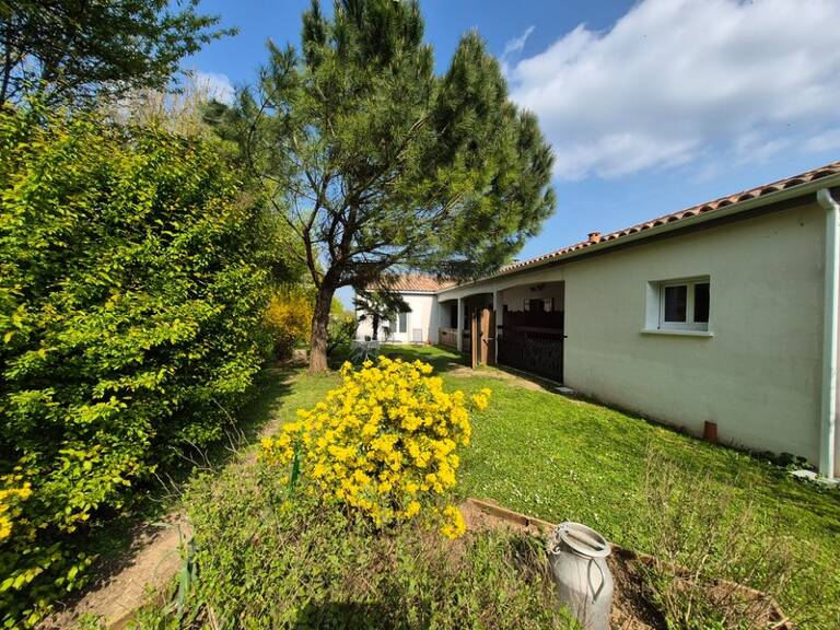 Maison à vendre 6 pièces PUY DU LAC (17) — photo 1