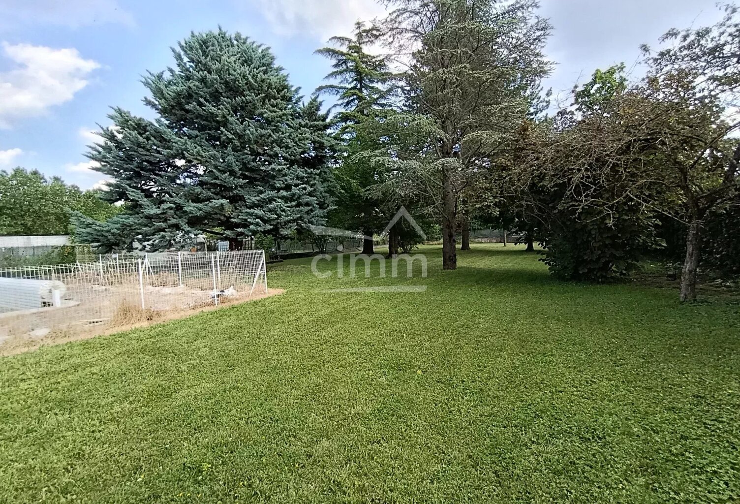 Maison Individuelle avec Jardin, Piscine et Garage — photo 1