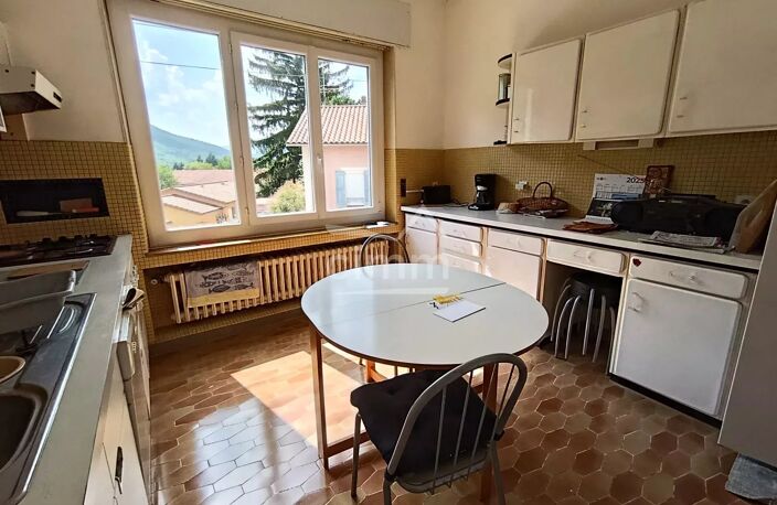 Maison Individuelle avec Jardin, Piscine et Garage — photo 2