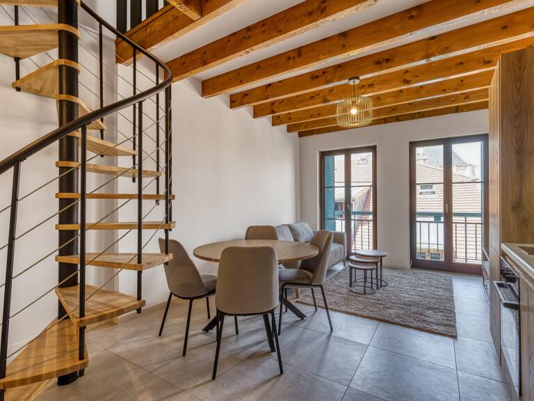 T2 en duplex, entièrement rénové, allie confort moderne et charme de l'ancien, — photo 1