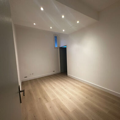 Bureau 3 pièces 650 €