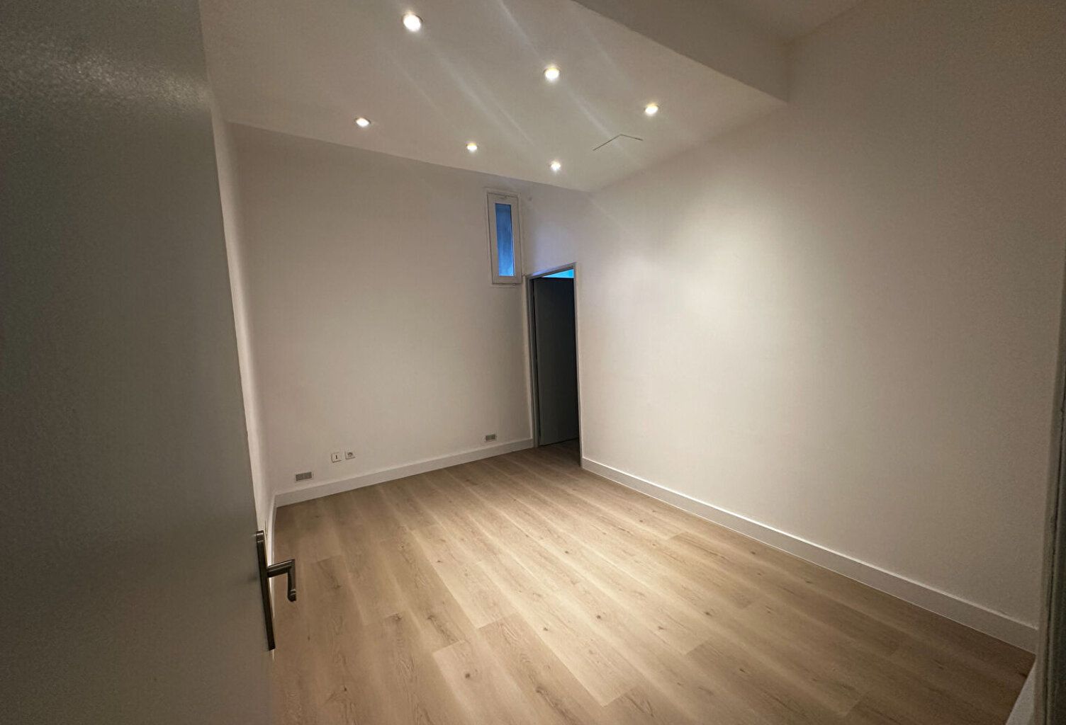 Local 55 m²- À LOUER- SAINT GÉLY — photo 1