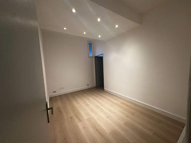 Local 55 m²- À LOUER- SAINT GÉLY — photo du bien