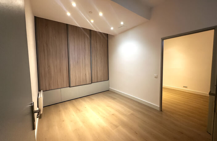 Local 55 m²- À LOUER- SAINT GÉLY — photo 2