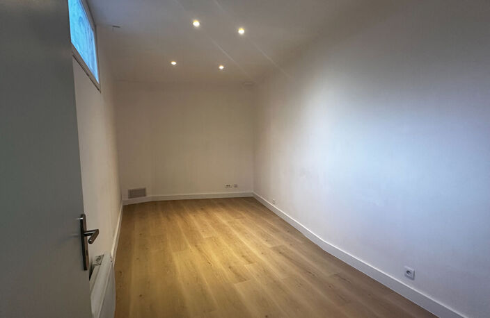 Local 55 m²- À LOUER- SAINT GÉLY — photo 3