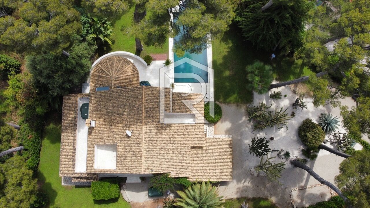 Au coeur du Cap d’Antibes – Villa avec vue mer et piscine miroir